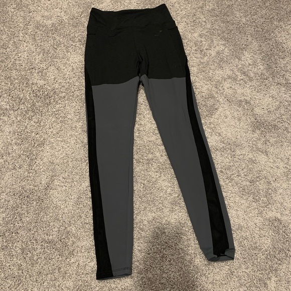 Gymshark two toned leggings -Nikki Blackketter - Picture 4 of 5